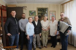 Администрация КЦ &laquo;Архангельское&raquo; и волонтёры фонда &laquo;Доброе дело&raquo; посетили ветеранов труда