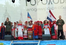 Фольклорный ансамбль "Беседушка" на фестивале "Неувядаемый цвет"